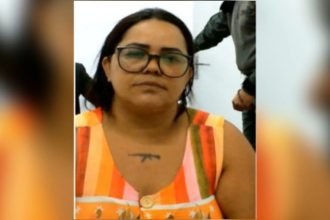 ‘Bibi Perigosa’ é suspeita de ordenar expulsão de casa de mãe e filha; imóvel das vítimas foi alvo de ataque a tiros e pichação com ameaça