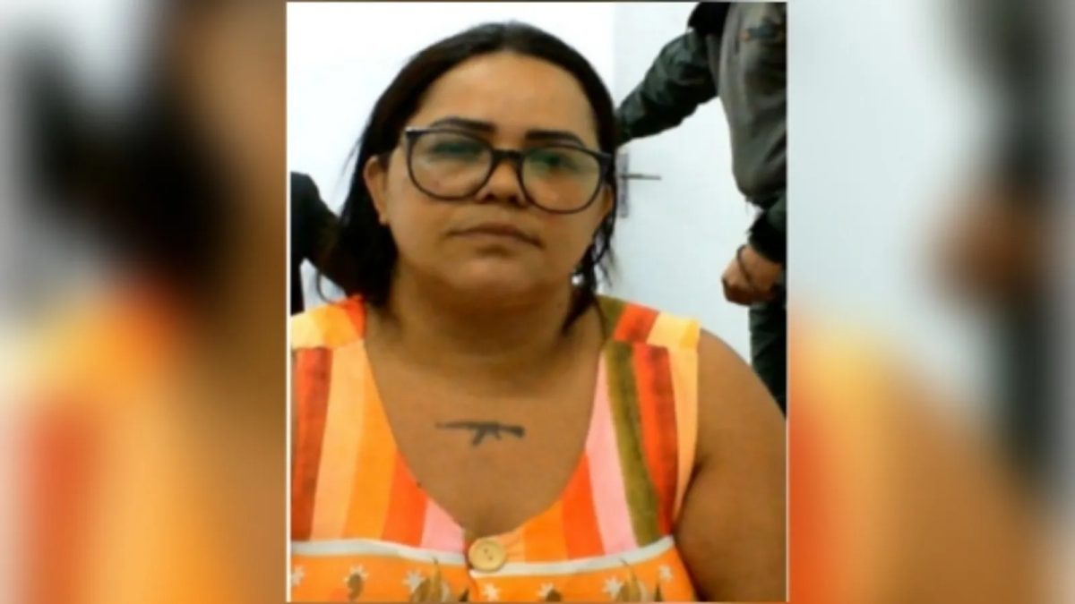 ‘Bibi Perigosa’ é suspeita de ordenar expulsão de casa de mãe e filha; imóvel das vítimas foi alvo de ataque a tiros e pichação com ameaça