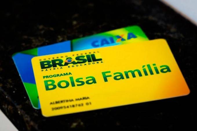 Bolsa Família reajustado começa a ser depositado de maneira antecipada
