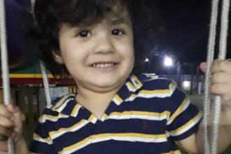 Brasileira diz não ver saída para recuperar filho levado há 4 anos ao Egito e pensa em desistir: 'Não consegui nada'
