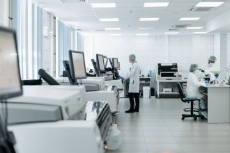 Brasileiros montam fábrica nos EUA para disputar mercado que movimenta US$4,5 bilhões em regeneração óssea