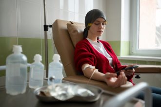 Cabelo após a quimioterapia: o que ajuda na recuperação e o que é mito