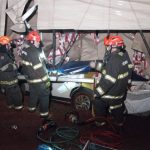 Caminhão tomba sobre van em rodovia no interior de SP