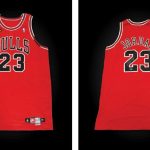 Camisa lendária de Michael Jordan é vendida por US$ 14 mi