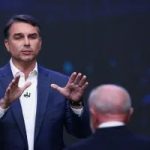 Campanha aprova atuação de Flávio, mas cobra ajustes para novo debate com Lula