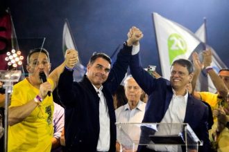 Campanha de Flávio aposta em debate decisivo e escala Tarcísio e Derrite para preparação