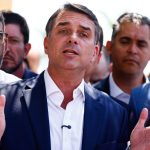 Campanha de Flávio deve acionar justiça após propaganda eleitoral ir ao ar sem áudio