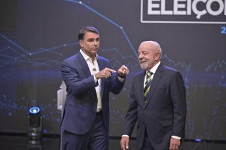 Campanha de Flávio faz jantar após debate e celebra desempenho do senador: ‘Irritou Lula’