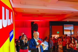 Campanha de Lula reclama da Meta a observadores internacionais