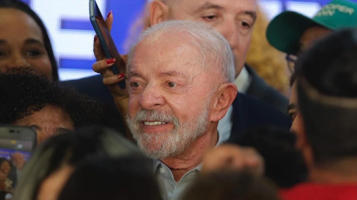 Campanha se apoia em queda de rejeição de Lula para virar sobre Flávio