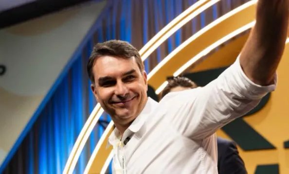 Cantores sertanejos declaram apoio a Flávio em Goiás