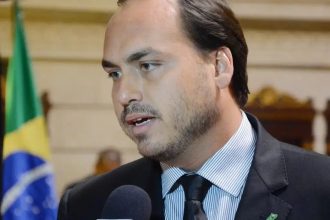 Carlos Bolsonaro declara apoio a Rogério Marinho para o Senado