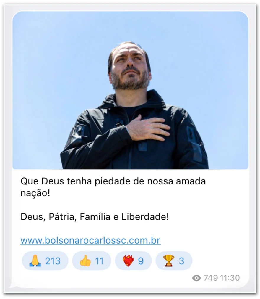 Carlos Bolsonaro pede piedade de Deus após fuga de Flávio para os EUA