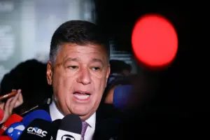 Carlos Viana denuncia Lula por estelionato eleitoral