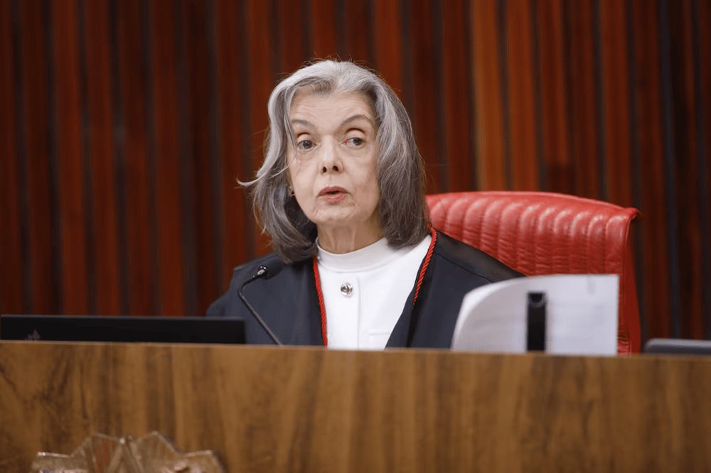 Cármen Lúcia cobra TSE sobre transporte gratuito no 2º turno das eleições