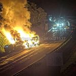 Carretas pegam fogo após colisão e Rodoanel é interditado em SP