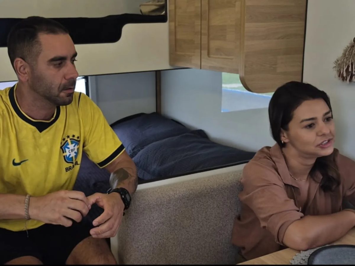 Casal que viaja em casa sobre rodas chega ao Acre para conhecer tradições locais: 'Sentir a cultura'