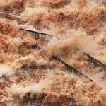 Cataratas do Iguaçu têm vazão nove vezes acima do normal, e parque é fechado na Argentina