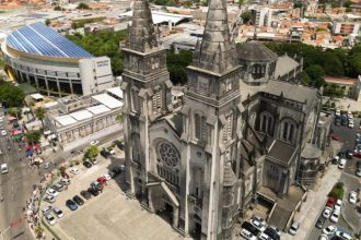 Catedral Metropolitana de Fortaleza interdita entrada principal para obras de revitalização