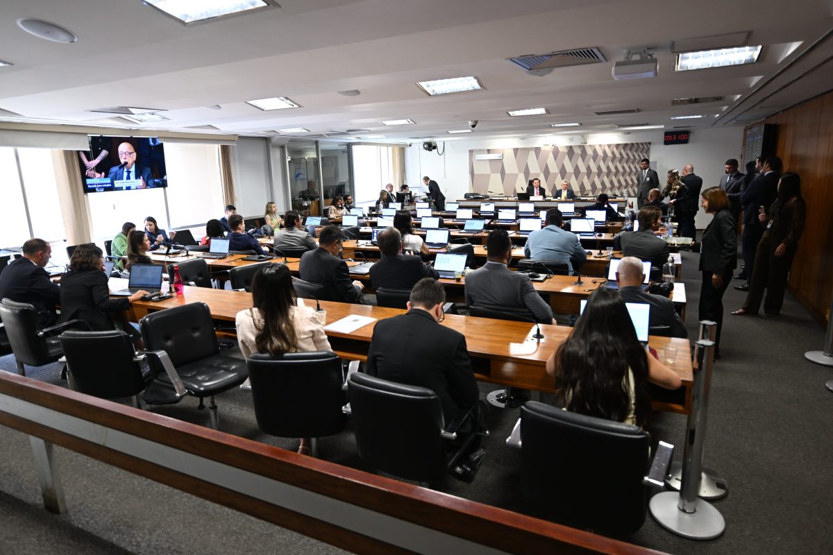 CCJ do Senado conclui aprovação da PEC da Segurança; texto vai ao plenário