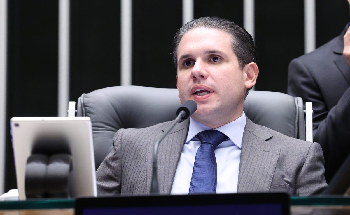 Centrão se antecipa a movimento do PL e reedita aliança para reeleger Hugo Motta presidente da Câmara