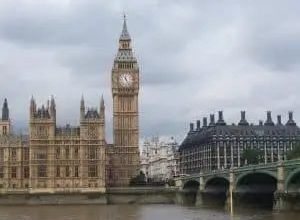 Chefe do Exército britânico alerta população para possível cenário de guerra