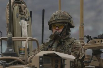 Chefe do Exército britânico diz que governo deve preparar população para tempos de guerra