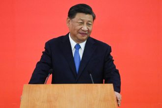 China cresce 4,5% com exportações em alta, mas crise imobiliária ameaça ritmo