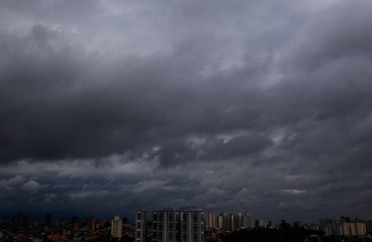Cidade de SP entra em estado de atenção para alagamentos neste domingo