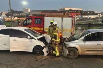 Cinco pessoas ficam feridas em batida de frente na Rodovia Fernão Dias, em Pouso Alegre, MG