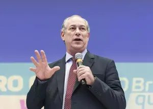Ciro Gomes pede cassação da chapa de Elmano de Freitas no Ceará