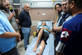 Colonos israelenses ferem jornalista dos EUA em ataque na Cisjordânia; VÍDEO