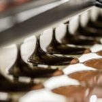 Com cacau caro, fabricante de chocolates premium troca CEO após piora nas vendas; entenda