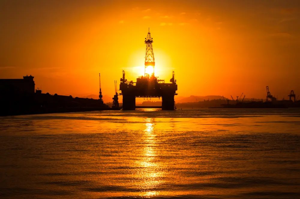 Com escalada no Oriente Médio, petróleo bate US$ 115, maior valor em 5 meses