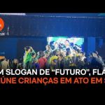 Com slogan de “futuro”, Flávio reúne crianças em ato em SP