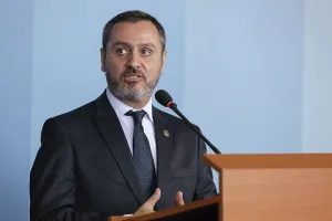 Comissão aprova pedido para Andrei explicar caso Master