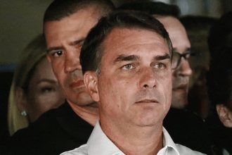 Como Flávio manteve a própria escolta fora dos planos de viagem aos EUA