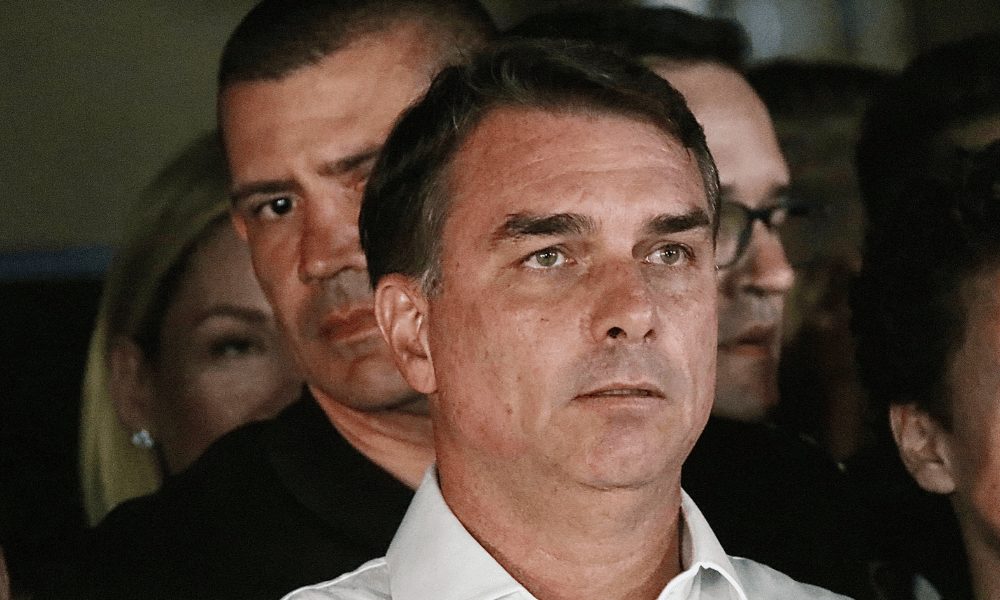 Como Flávio manteve a própria escolta fora dos planos de viagem aos EUA