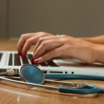 Congresso aprova exame obrigatório para exercício da medicina