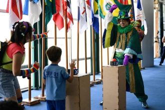 Congresso tem visita guiada com teatro para público infantil
