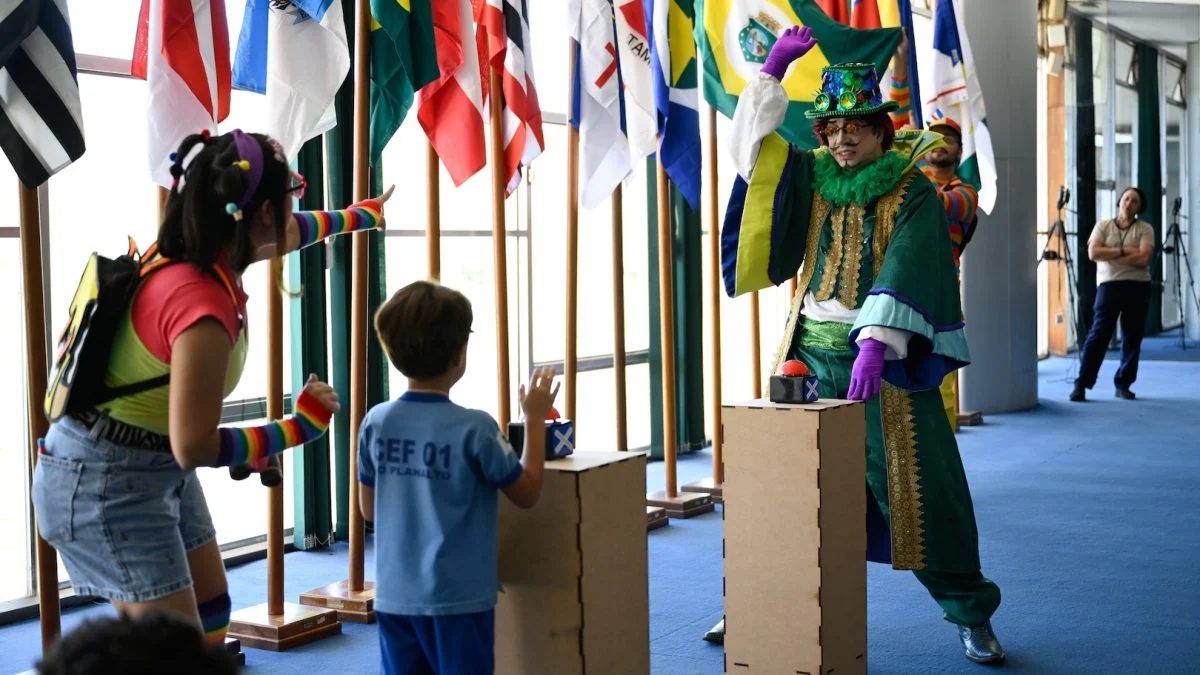 Congresso tem visita guiada com teatro para público infantil