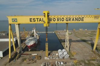 Construção de navios é retomada em Rio Grande após 10 anos e estaleiro prevê 1,7 mil empregos