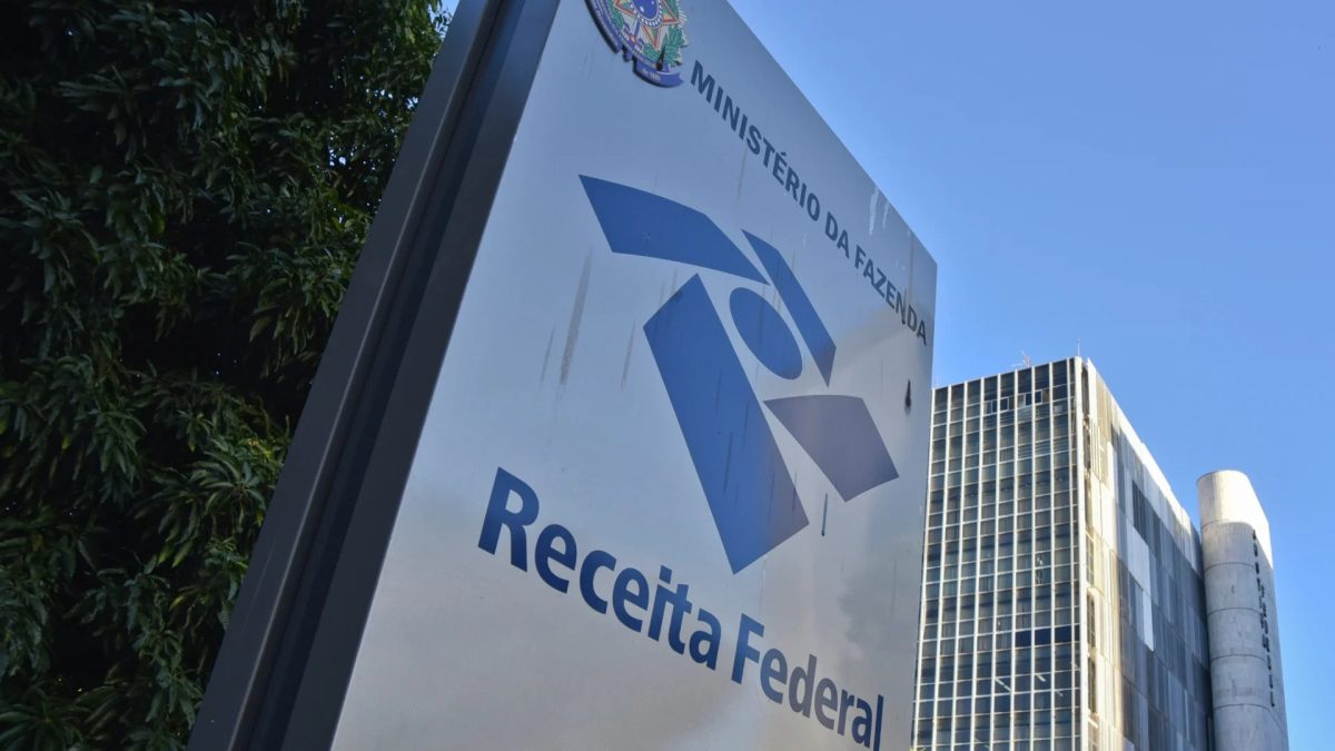 Contra Flávio, Sindifisco fala em risco de ingerência na Receita Federal