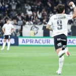 Corinthians sai atrás, mas empata com o Vitória pelo Brasileirão