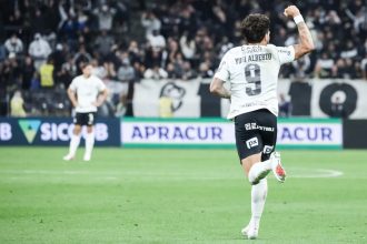 Corinthians sai atrás, mas empata com o Vitória pelo Brasileirão