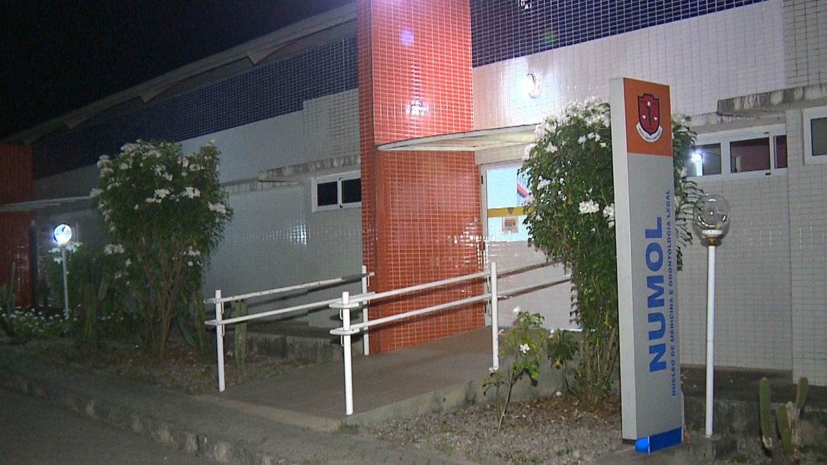 Corpos de vítimas de acidente entre caminhonete e van na BR-230 na PB começam a ser liberados do IPC