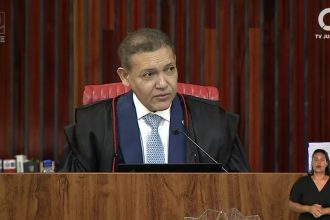 Corregedor do TSE suspende preliminarmente decisão de Nunes Marques e libera canal 'Exército do Lula'; decisão final será do plenário