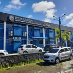 Criminoso joga carro contra ex-esposa e é preso em flagrante por tentativa de feminicídio