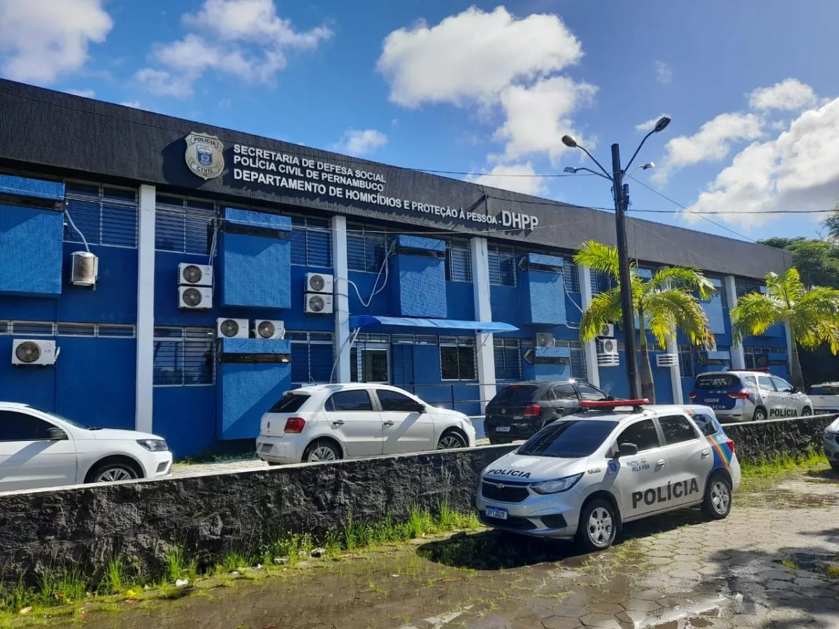 Criminoso joga carro contra ex-esposa e é preso em flagrante por tentativa de feminicídio