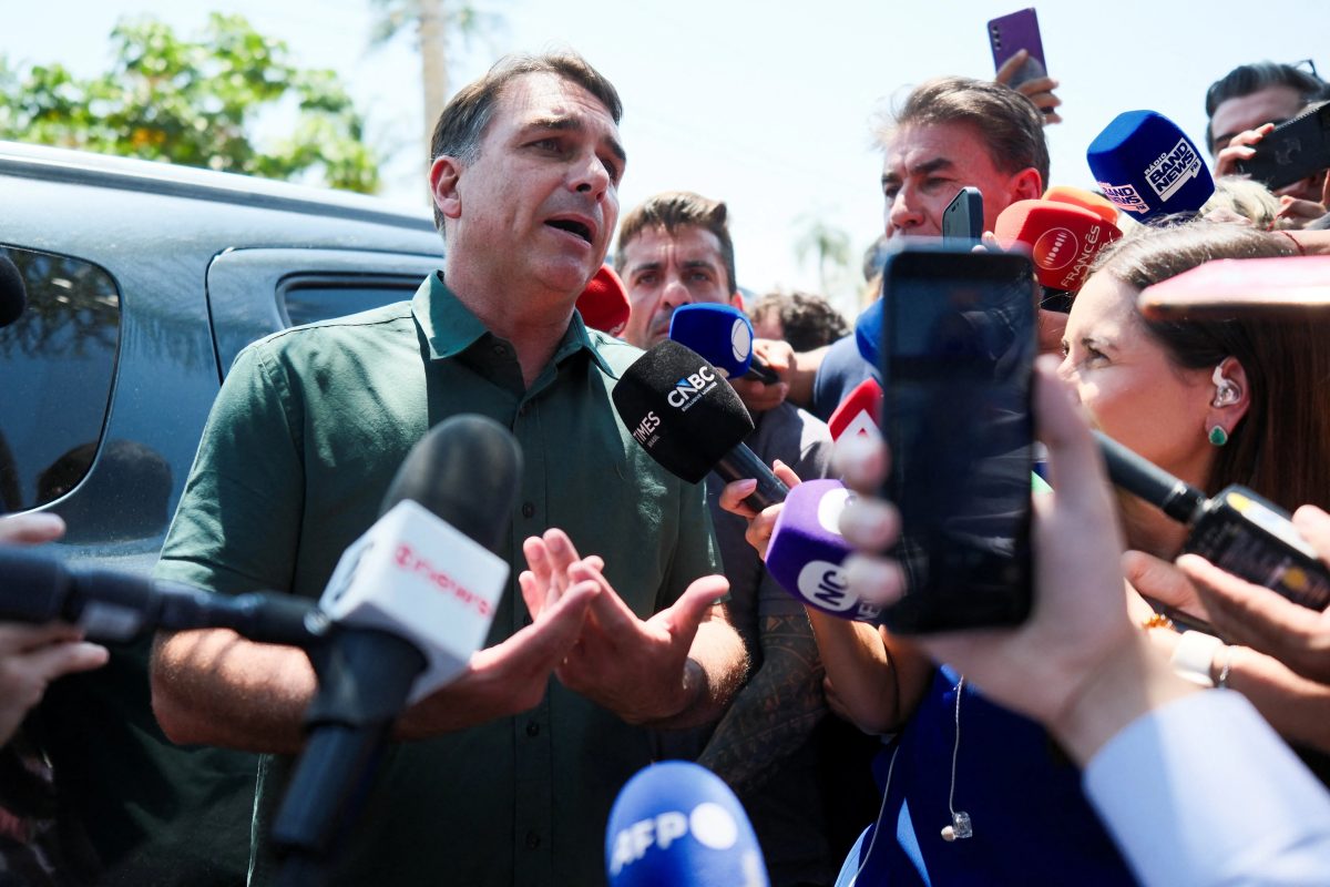 Crítico da PEC do fim da 6x1, Flávio passa a declarar voto a favor da proposta: 'Vontade da maioria do povo'